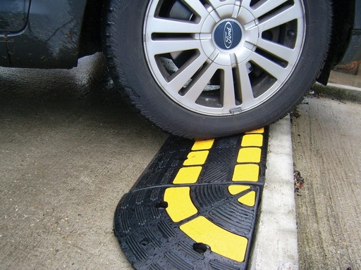 Rampe de trottoir avec passe cable integré OPTO 